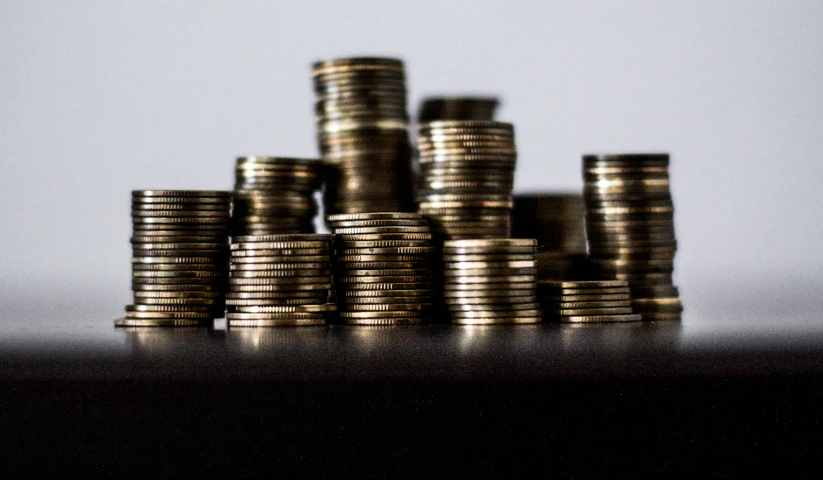 Равновесный курс доллара: Греф о текущих тенденциях и рекомендациях для россиян