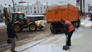 Во Владимире 100 машин ликвидируют последствия сильного снегопада
