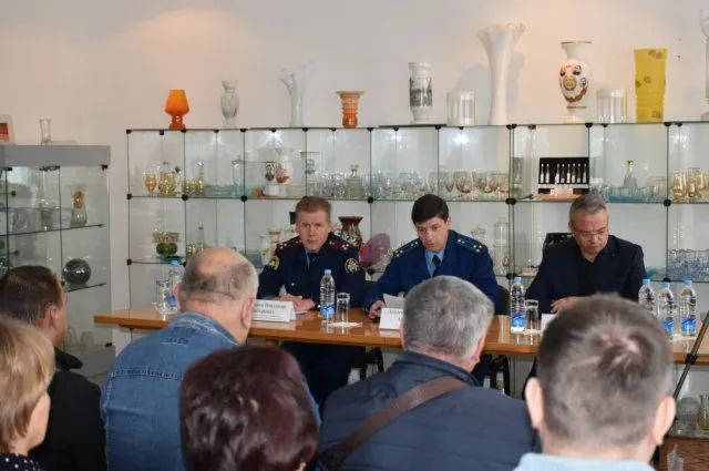 Сотрудникам Никольского завода задолжали более 1 млн рублей по заработной плате