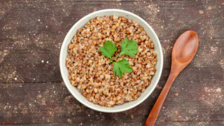 Назван простой продукт, который сделает гречку в 100 раз вкуснее - есть в любом холодильнике