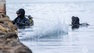 В Севастополе пушку XIX века подняли с морского дна водолазы МЧС России
