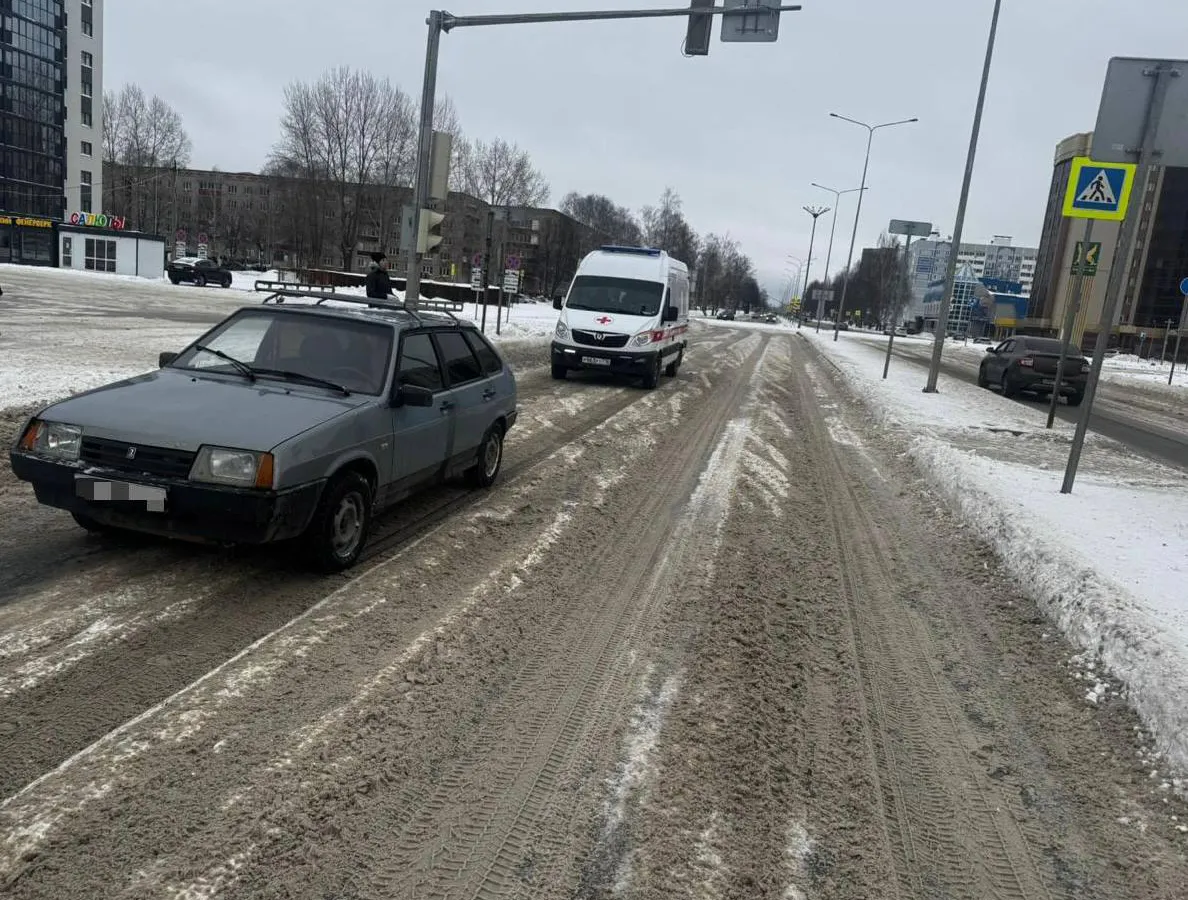 В Нижнекамске сбили пешехода, переходившего дорогу на красный свет