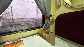 В СВ было невыносимо, я перешла в плацкарт, но меня тут же выгнали: вот почему даже билет в люкс не гарантирует комфорт