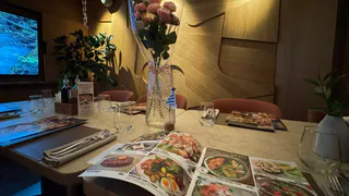 Отработала официанткой 13 лет - с порога понимаю, кто передо мной: люди не могут скрывать правду, когда едят