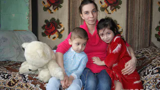 Мать-одиночка без прописки не может получить работу и едва сводит концы с концами