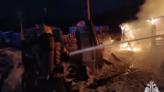 В Коми за сутки сгорели дачный дом, баня и хозпостройка