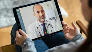 Пенсионерам скоро не придется ходить в поликлиники