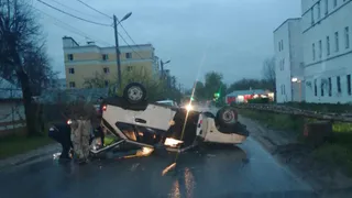 На улице Татарской в Касимове 10 мая перевернулась легковушка