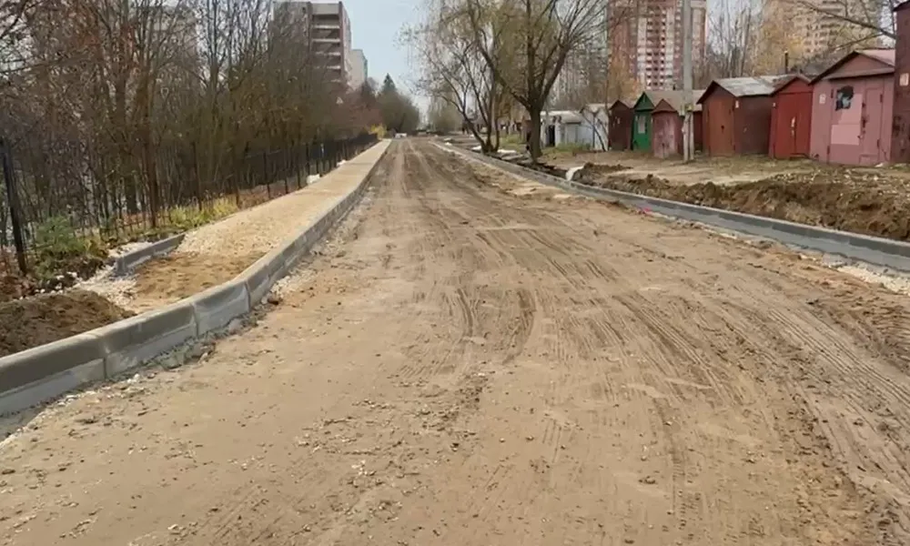 На Верхней Дуброве во Владимире начали благоустраивать двор и дорогу у дома №26
