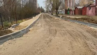 На Верхней Дуброве во Владимире начали благоустраивать двор и дорогу у дома №26