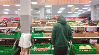 Жителей Коми возмутили высокие цены на огурцы в продуктовых магазинах