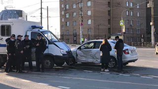 Видео: в центре Рязани произошла авария с участием полиции