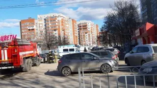 На Новоселов девушка выпала из окна девятого этажа. Комментарий СКР