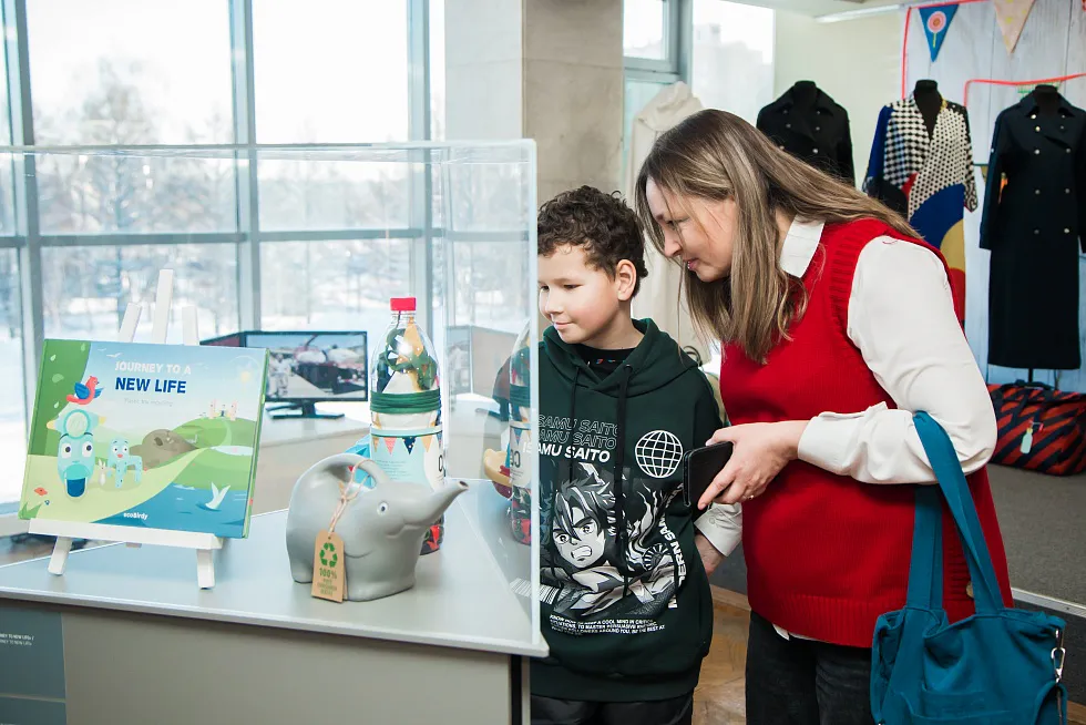 Современная одежда и настольные игры