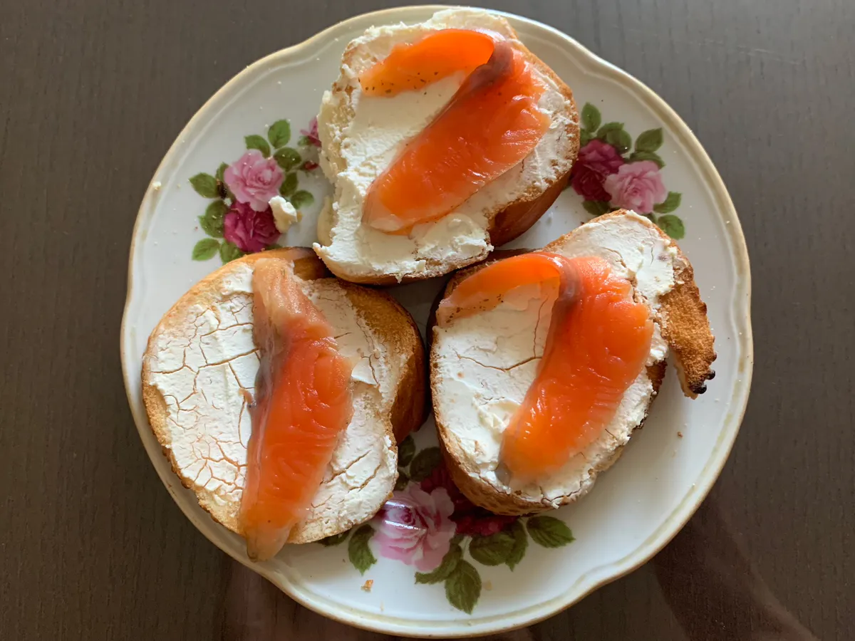 Рыбку в магазине не покупаю, засаливаю по этому рецепту много лет и довольна - вкус как у дорогой форели