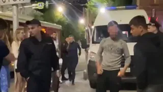 Группа подростков избила курьера-доставщика в центре Рязани