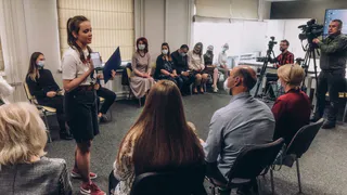 Как школьница решает проблемы отцов и детей