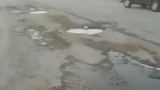 Ямы в ямах: улица Магистральная в Рязани давно превратилась в решето