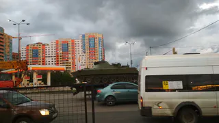 Обычный день в столице ВДВ - на центральной улице Рязани сфотографировали боевую машину десанта