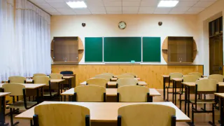 Последствия демографического спада: школам предстоит сократить десятки тысяч учителей младших классов