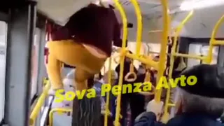 25 октября в Пензе женщина вышла из автобуса в окно