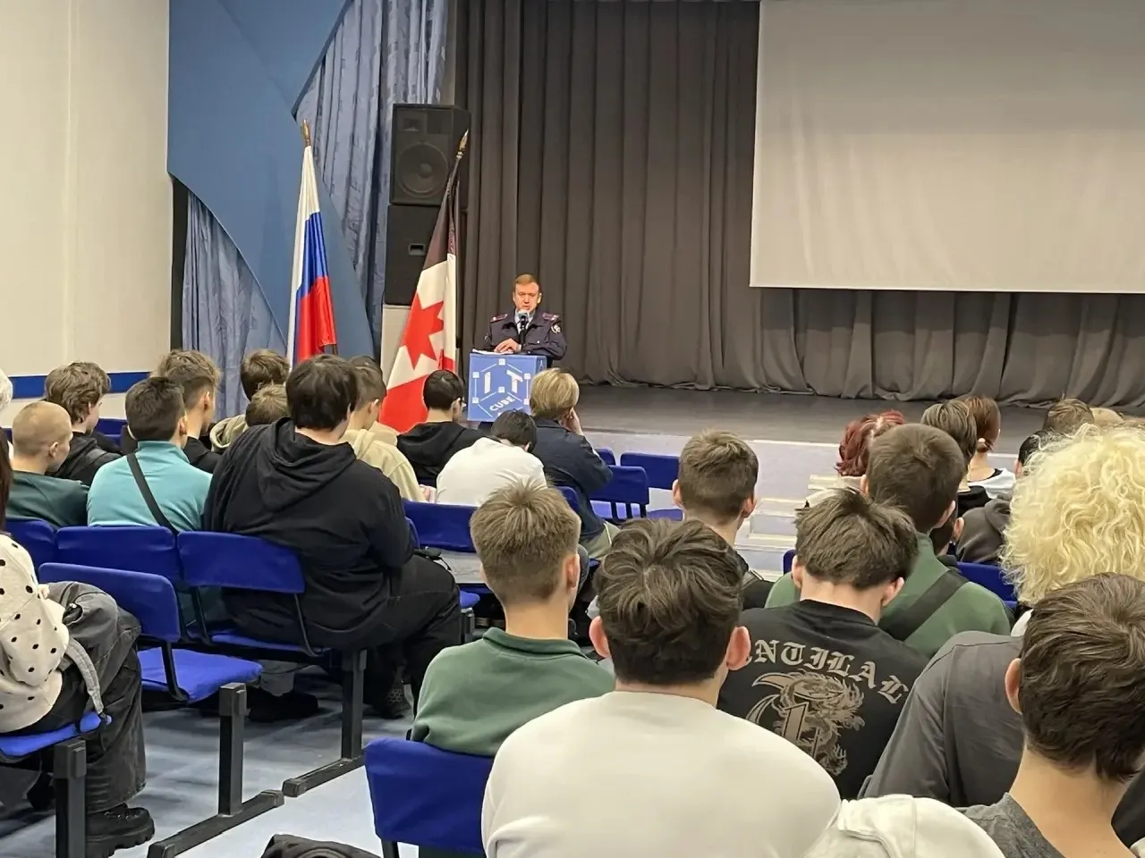 Руководители следственных отделов Удмуртии провели профилактические встречи со студентами и школьниками