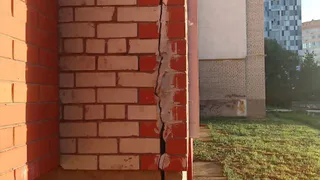 Дом на улице Шевченко дал трещину. Ему всего лишь 14 лет