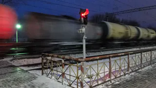 В Рязани 18-летняя девушка попала под поезд