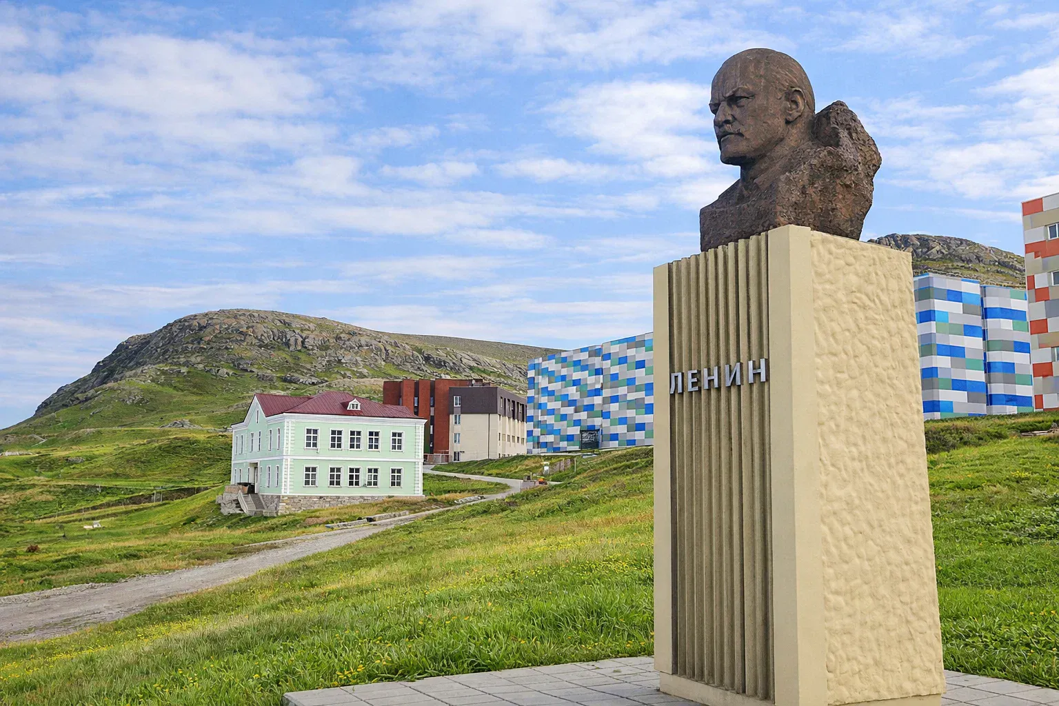 Единственное место в России, где люди до сих пор живут в СССР: законсервированный поселок, которого не коснулись события 1991 года