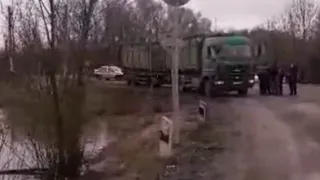 Жители Коломны не пускают мусоровозы из Москвы - видео с места событий