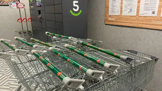 Зашла в «Пятерочку» за продуктами, а вышла с новым лайфхаком — теперь пакеты больше не рвутся