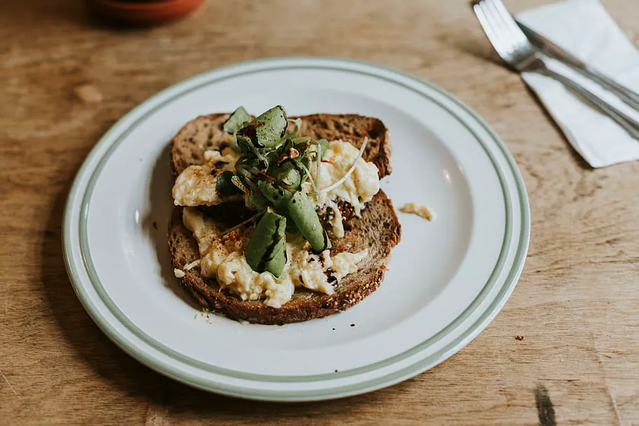 Быстрая и вкусная белорусская намазка на хлеб: рецепт за 5 минут