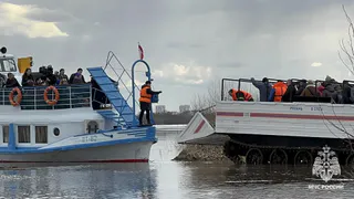 Более 500 рязанцев перевез плавающий транспортер с начала половодья