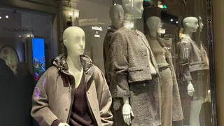 Почему продавцы в бутиках перестали замечать женщин старше 50: вот откуда взялся феномен "невидимости" 