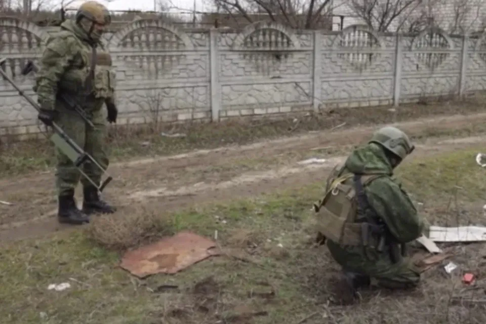 Опасные последствия отхода украинских войск: разминирование в Курской области