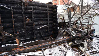 На улице Полетаева сгорела двухкомнатная квартира, есть пострадавший