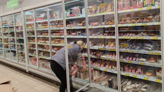 Отработала на мясокомбинате 19 лет и больше не хочу молчать: вот из чего делают фарш и колбасу - соя еще не самое страшное