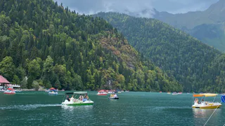 "Вода тёплая, но трусы украли": честный отзыв об отдыхе в Абхазии-2025 — бюджетный рай или экстремальное выживание