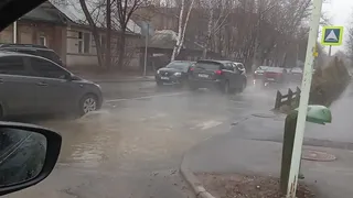 Специалисты устраняют последствия прорыва на коллекторе в Рязани