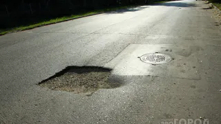 "Ямы заделали, но через неделю сняли новый асфальт"