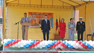 На посвящённой Дню знаний линейке в брянском лицее №1 дети массово падали в обморок