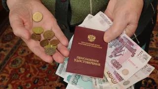 Кому положена соцдоплата к пенсии?