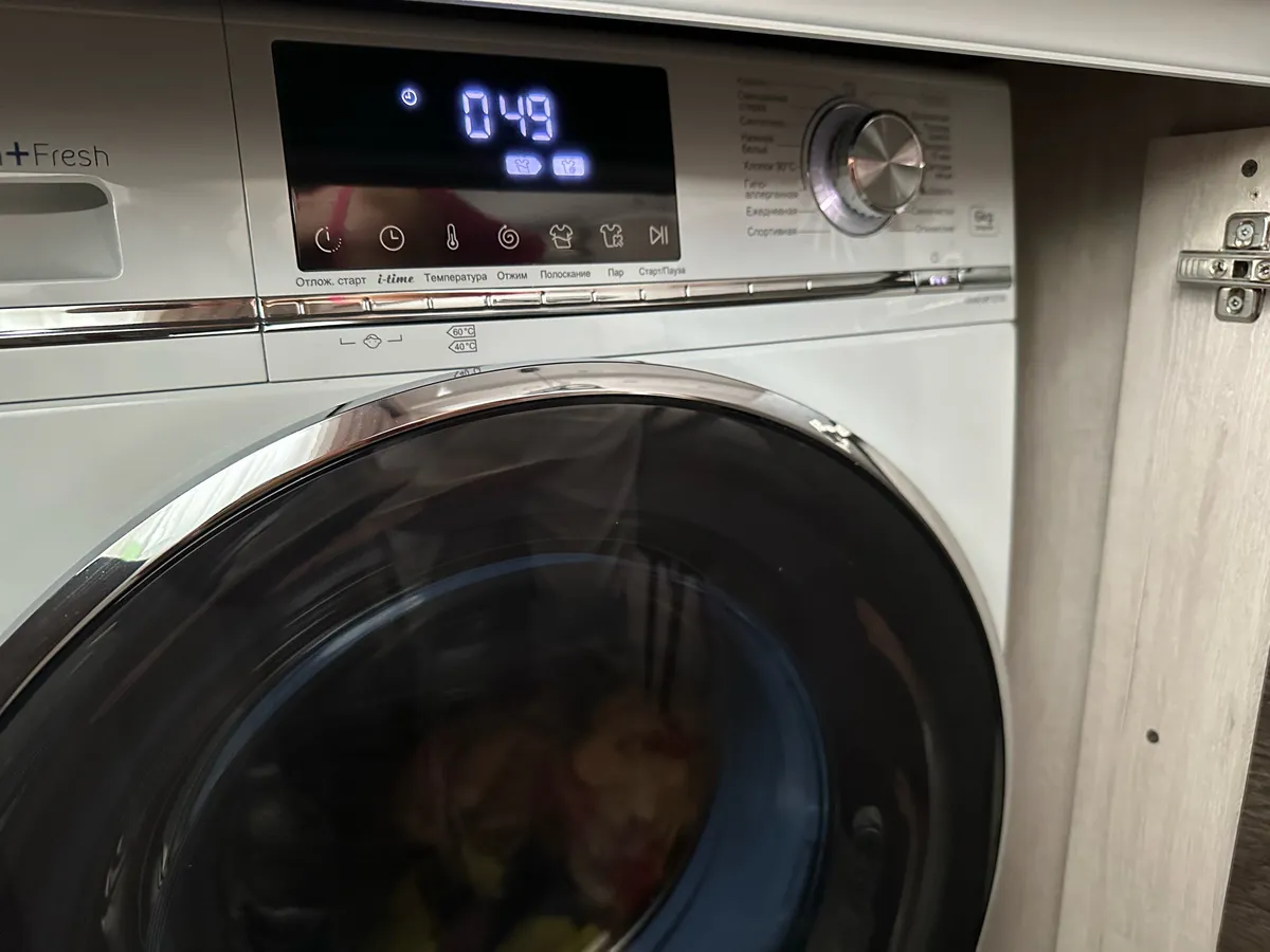 Что класть в барабан стиралки, чтобы вещи стали мягкими и чистыми: неожиданный трюк, который мало кто применяет