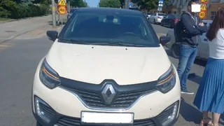 На улице Радищева в Рязани 13-летнего подростка на самокате сбила водитель на Renault