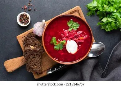 Названы три необычных ингредиента, которые преобразят вкус борща