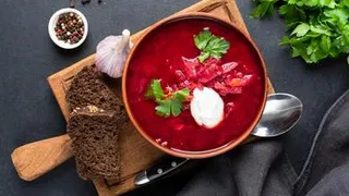 Названы три необычных ингредиента, которые преобразят вкус борща