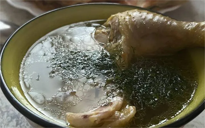 Ученые назвали самый вредный суп: в России его готовят почти в каждой семье