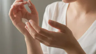 1 процедура - и руки нежные, словно шелк: простой трюк на ночь, перед которым не устоит ни один крем