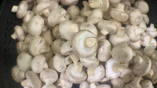 В Рязани грибники находят шампиньоны прямо во дворах