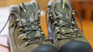 Вонь из кроссовок — больше не проблема. Я нашла простой способ вернуть обуви свежесть